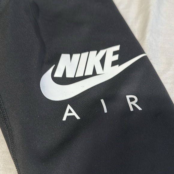 Nike Womens Air Tight Fit 7/8 Length Legging Pants Black Size S CV8348 010 - Picture 4 of 8